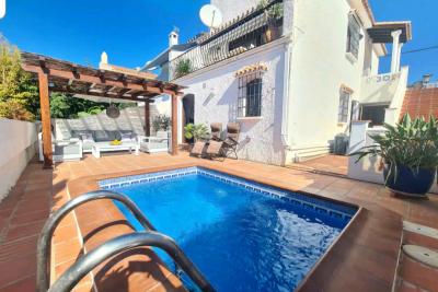 TOWNHOUSE WITH THREE BEDROOMS AND POOL