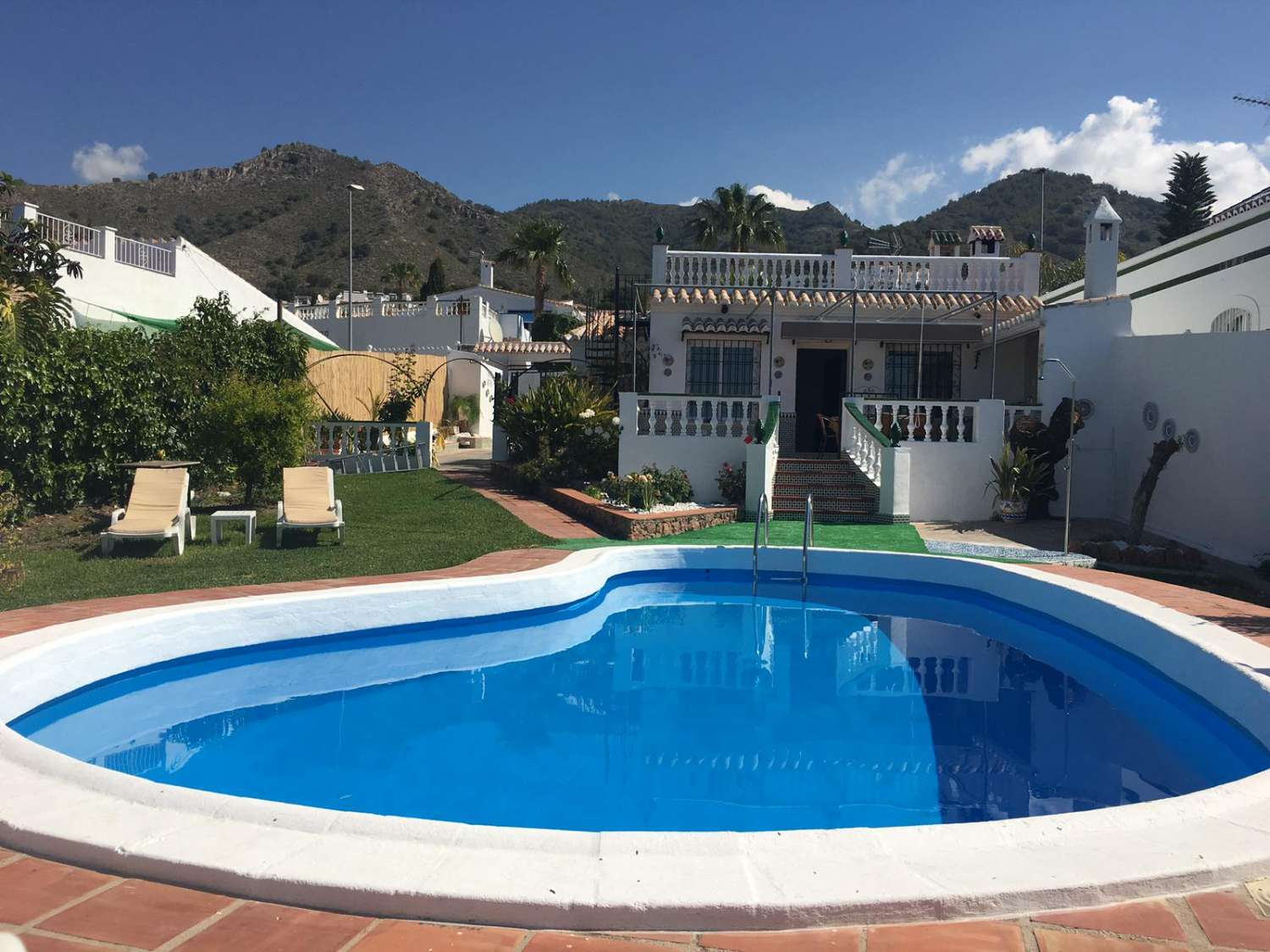 THREE BEDROOM VILLA WITH LARGE GARDEN AND POOL AREA AND SEA VIEWS