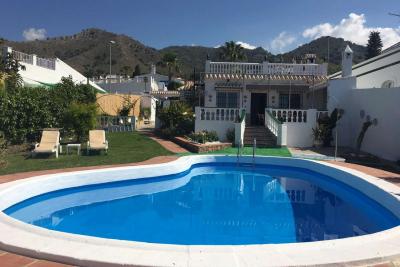 THREE BEDROOM VILLA WITH LARGE GARDEN AND POOL...